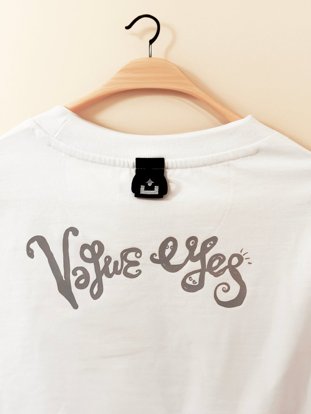 【補貨預購】wakuseisha · vague eyes tee | 惑星社社員T恤